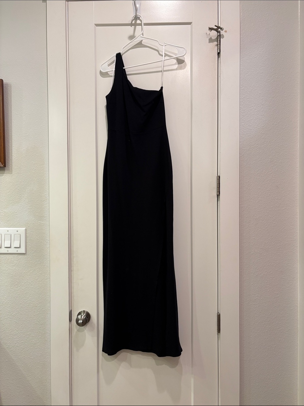 Lulus Women's Black One-Shoulder Evening Dress with slit